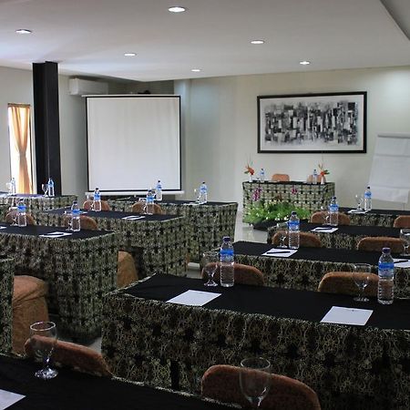 Bumi Cikeas Sentul Bogor Hotel Bagian luar foto
