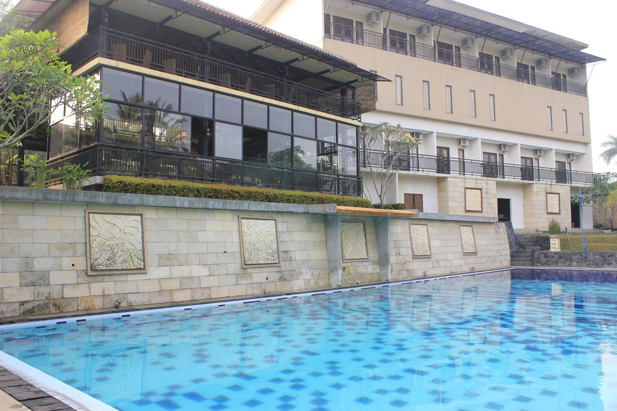 Bumi Cikeas Sentul Bogor Hotel Bagian luar foto