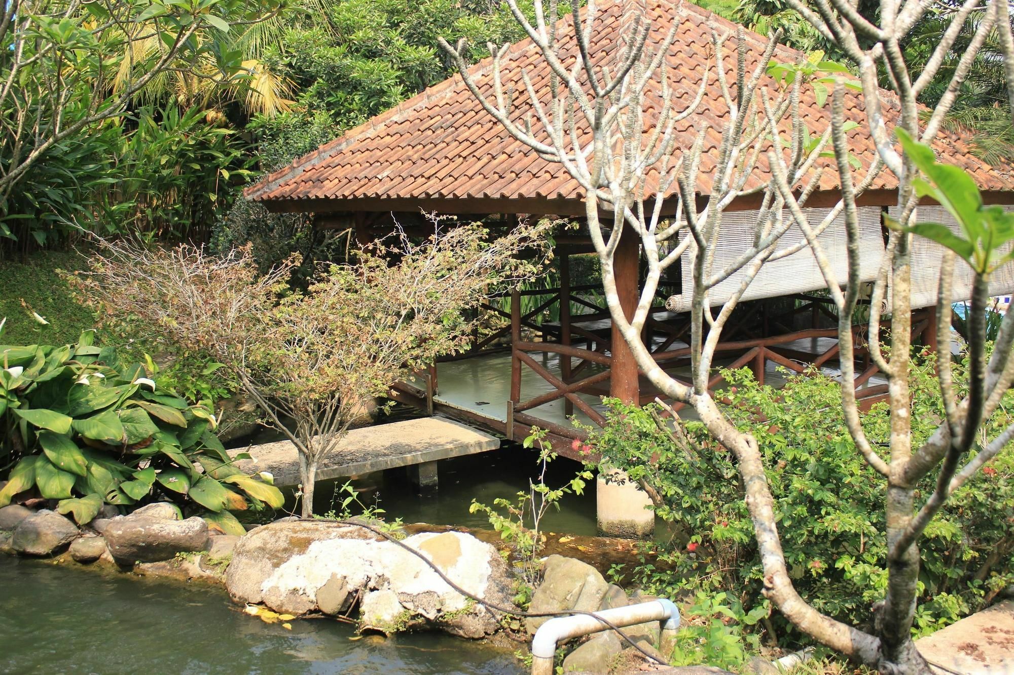Bumi Cikeas Sentul Bogor Hotel Bagian luar foto